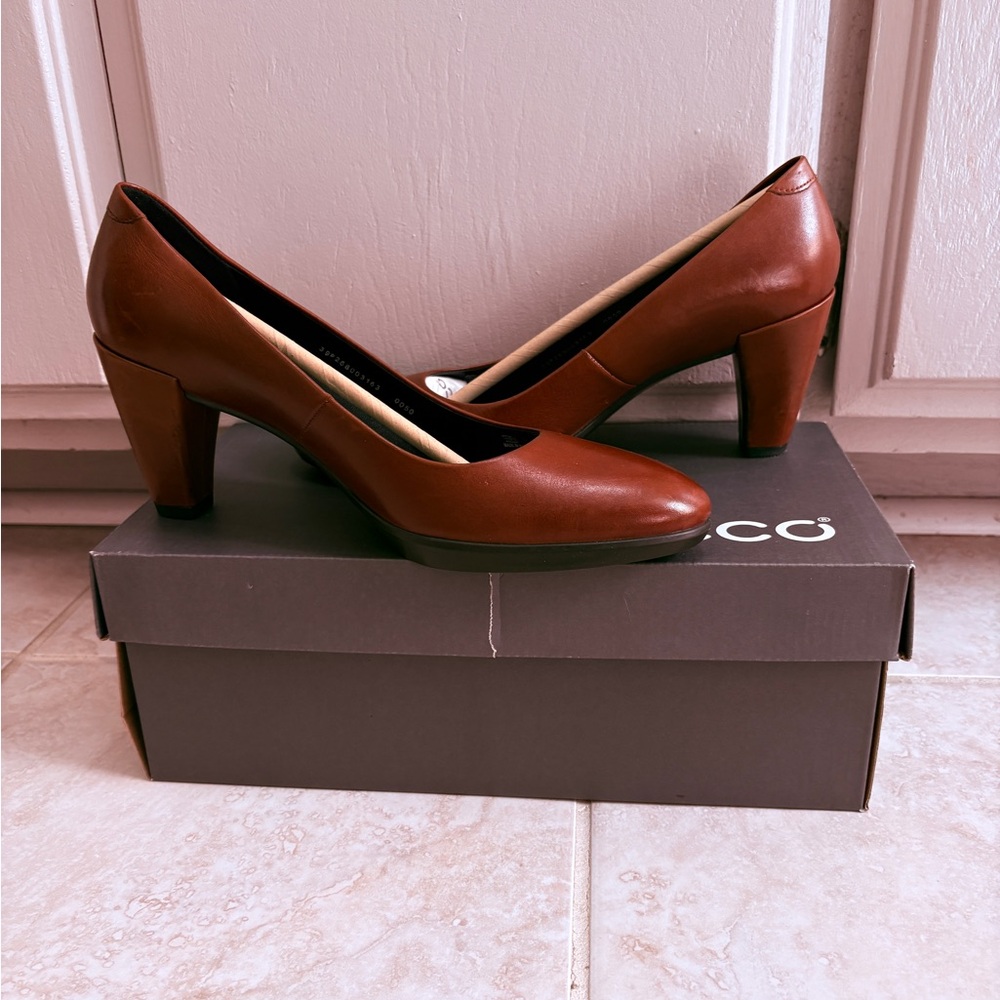 New 8-8.5 ECCO Classic Brown Amber Leather chunky Heels round toe comfort